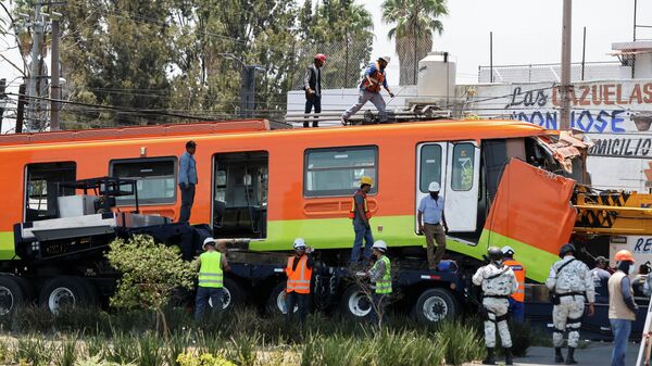 El descarillado vagon del metro de CDMX - Sputnik Mundo