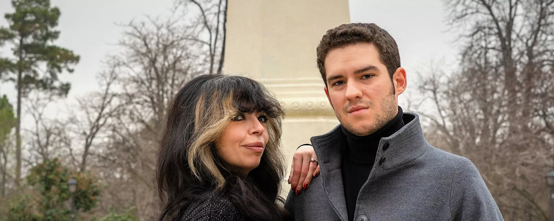 Minerva García y Miguel Pastor, miembros de Satanistas España, en el Parque de El Retiro de Madrid - Sputnik Mundo, 1920, 08.05.2021