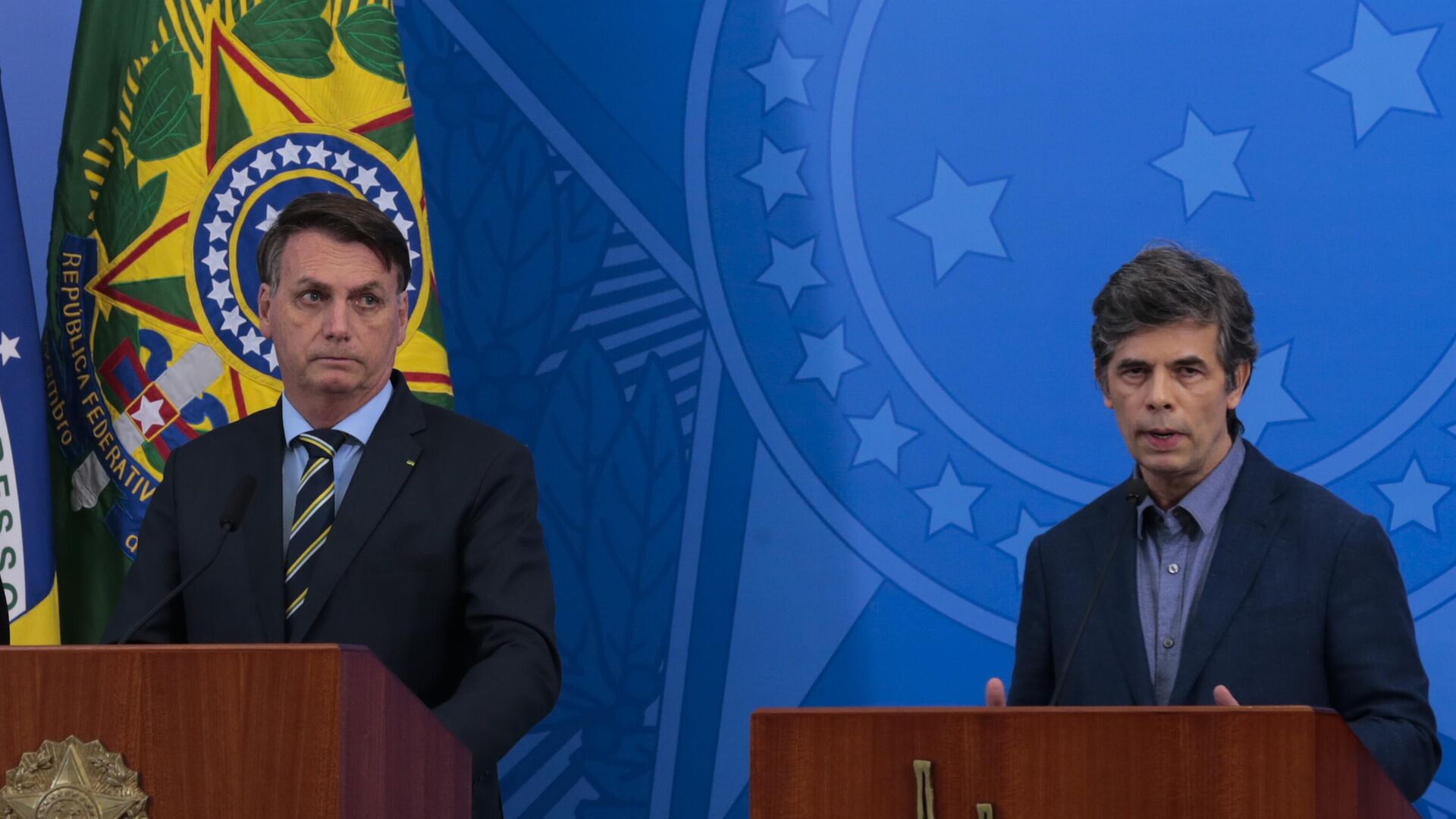 El presidente de Brasil, Jair Bolsonaro, y el exministro de Salud brasileño Nelson Teich - Sputnik Mundo, 1920, 05.05.2021