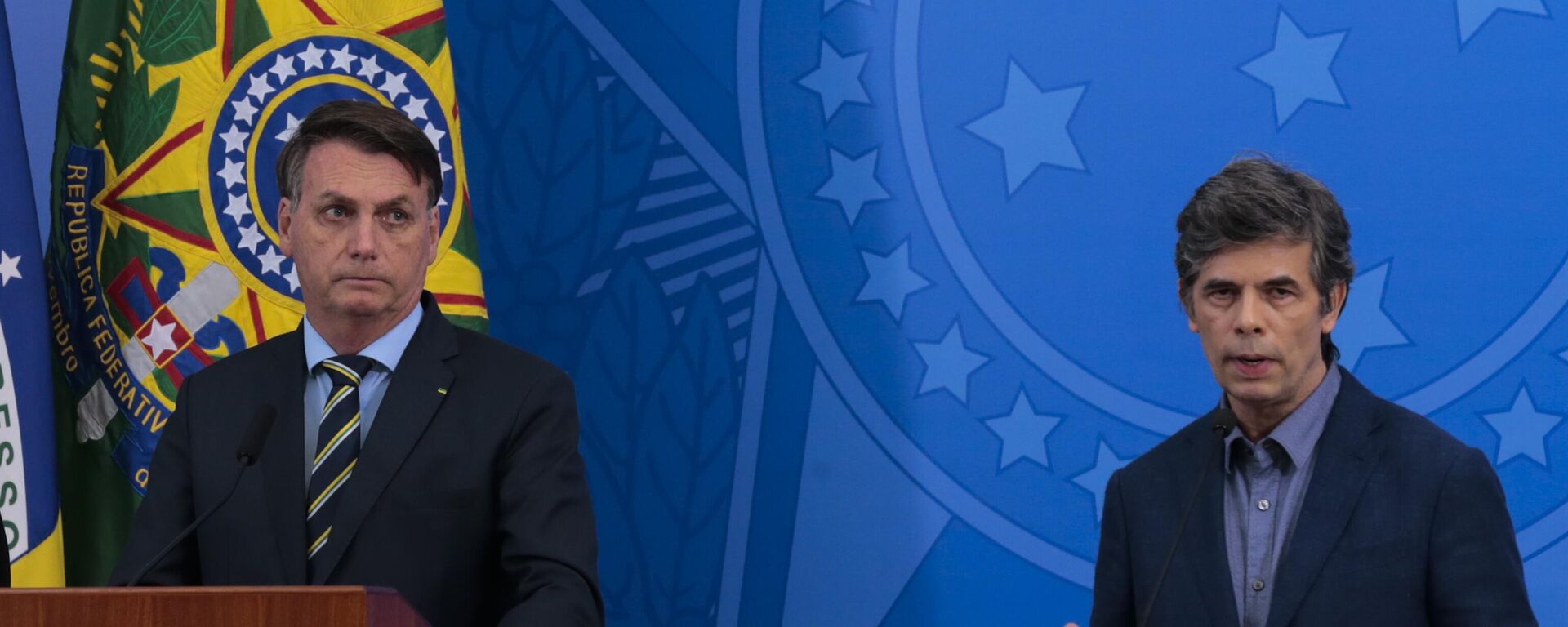 El presidente de Brasil, Jair Bolsonaro, y el exministro de Salud brasileño Nelson Teich - Sputnik Mundo, 1920, 05.05.2021