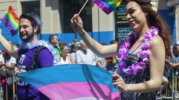 Bandera de orgullo trans - Sputnik Mundo