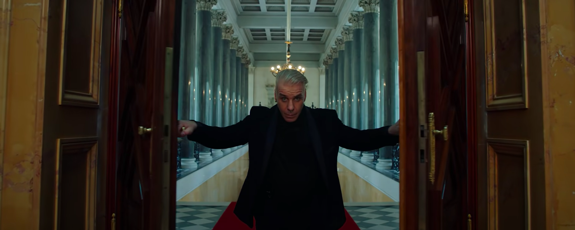 Till Lindemann, vocalista de la banda de metal Rammstein, en el museo Hermitage - Sputnik Mundo, 1920, 10.05.2021