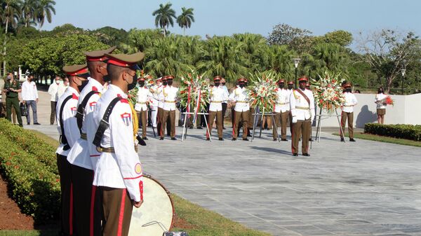 Conmemoración del Día de la Victoria sobre el fascismo en el memorial al Soldado Internacionalista Soviético en La Habana - Sputnik Mundo