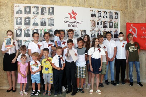 Rusos en Cuba recuerdan al Regimiento Inmortal - Sputnik Mundo