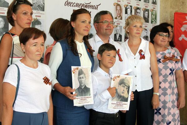 Rusos en Cuba recuerdan al Regimiento Inmortal en La Habana - Sputnik Mundo