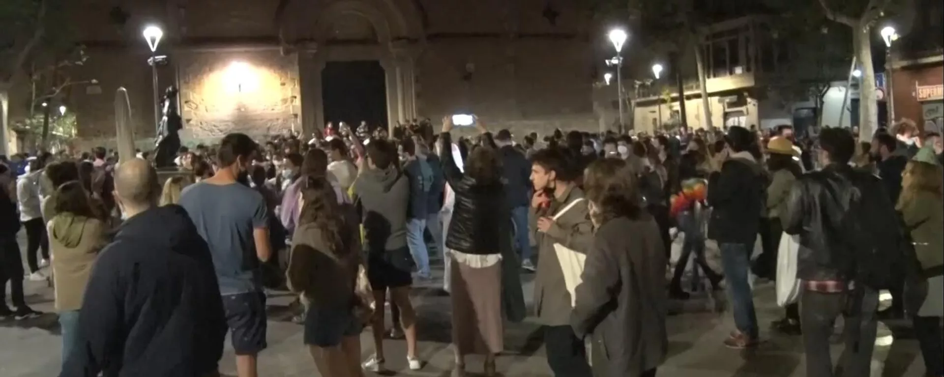 Celebraciones en España sin respetar las medidas sanitarias por el fin del estado de alarma Celebraciones en España sin respetar las medidas sanitarias por el fin del estado de alarma - Sputnik Mundo, 1920, 10.05.2021