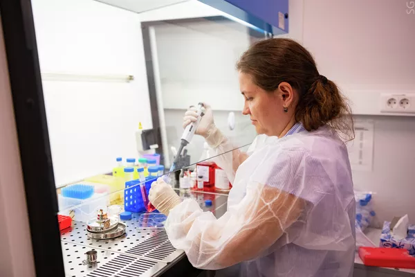 Una científica del Laboratorio de Investigación de Biofísica de la NUST MISIS Una científica del Laboratorio de Investigación de Biofísica de la NUST MISIS - Sputnik Mundo