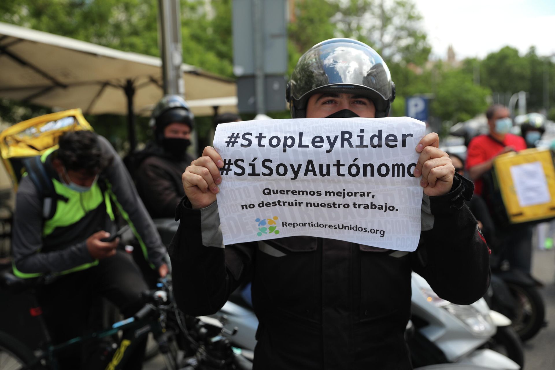 Manifestación de repartidores en Madrid el día que el Gobierno aprueba la 'Ley Rider' - Sputnik Mundo, 1920, 11.05.2021