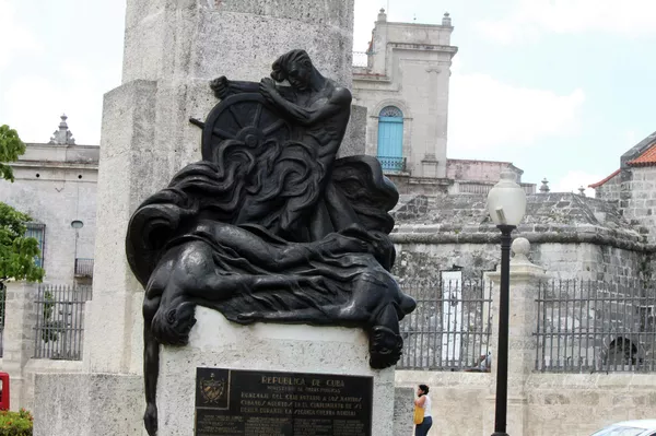 Estatua a la memoria de marinos cubanos muertos durante II Guerra Mundial - Sputnik Mundo