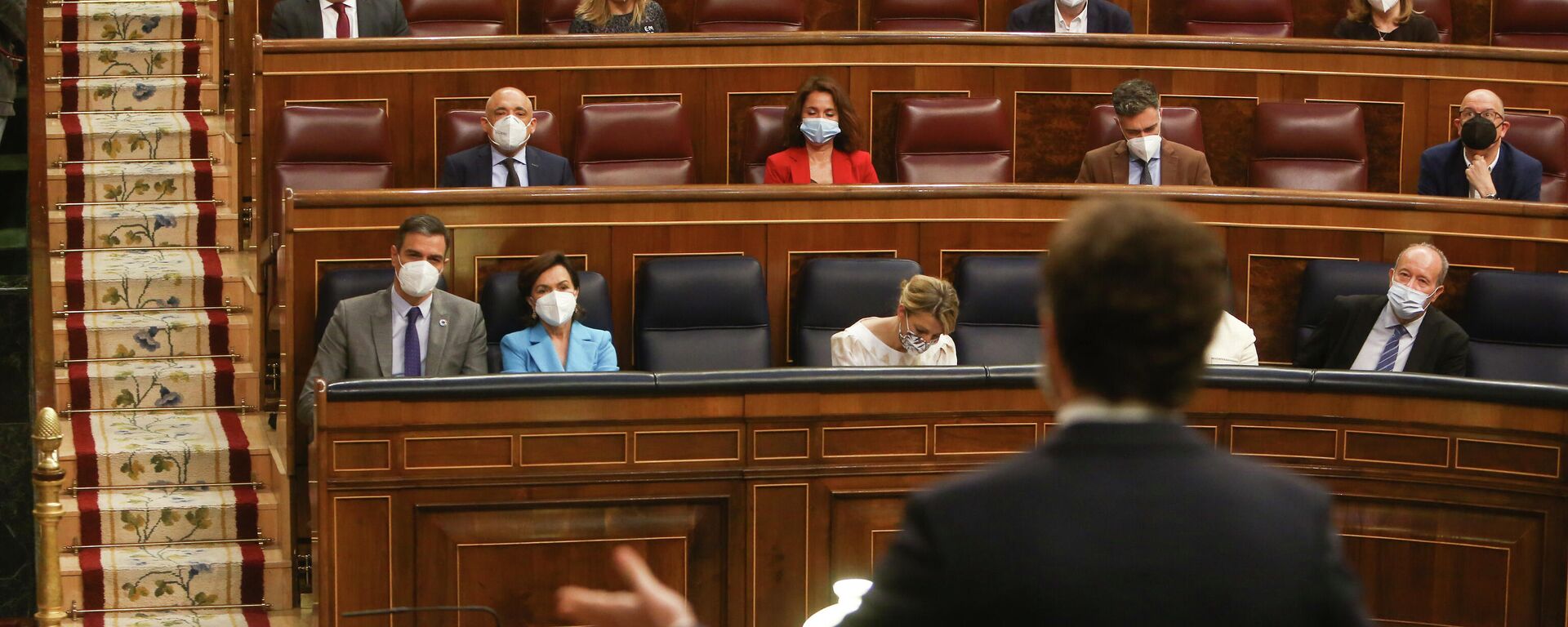 Pedro Sánchez observa a Pablo Casado durante la Sesión de Control al Gobierno en el Congreso de los Diputados - Sputnik Mundo, 1920, 14.10.2021