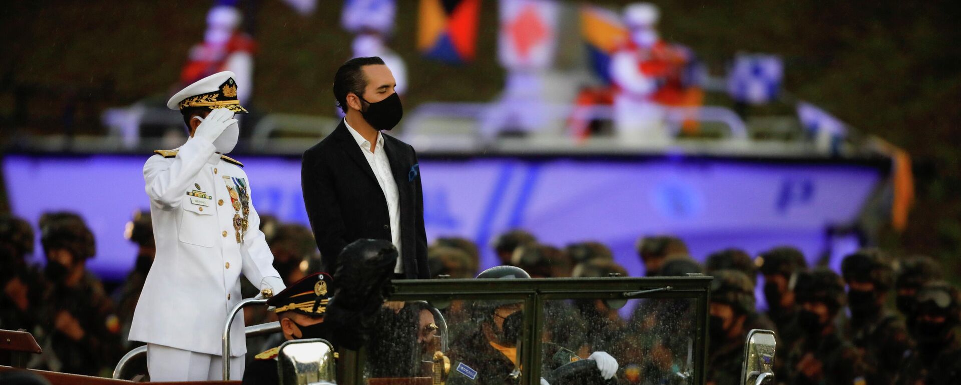 El presidente de El Salvador, Nayib Bukele, durante un desfile militar el 7 de mayo de 2021 - Sputnik Mundo, 1920, 12.05.2021