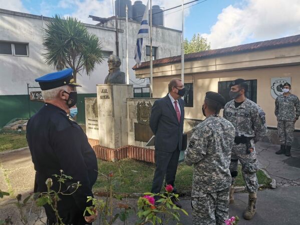 El embajador de Rusia en Uruguay, Andréi Budáev, fue recibido por los directivos de la Policía Nacional y la Guardia Republicana uruguaya - Sputnik Mundo