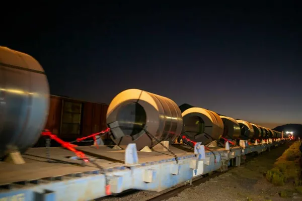 El transporte de bobinas de acero El transporte de bobinas de acero - Sputnik Mundo