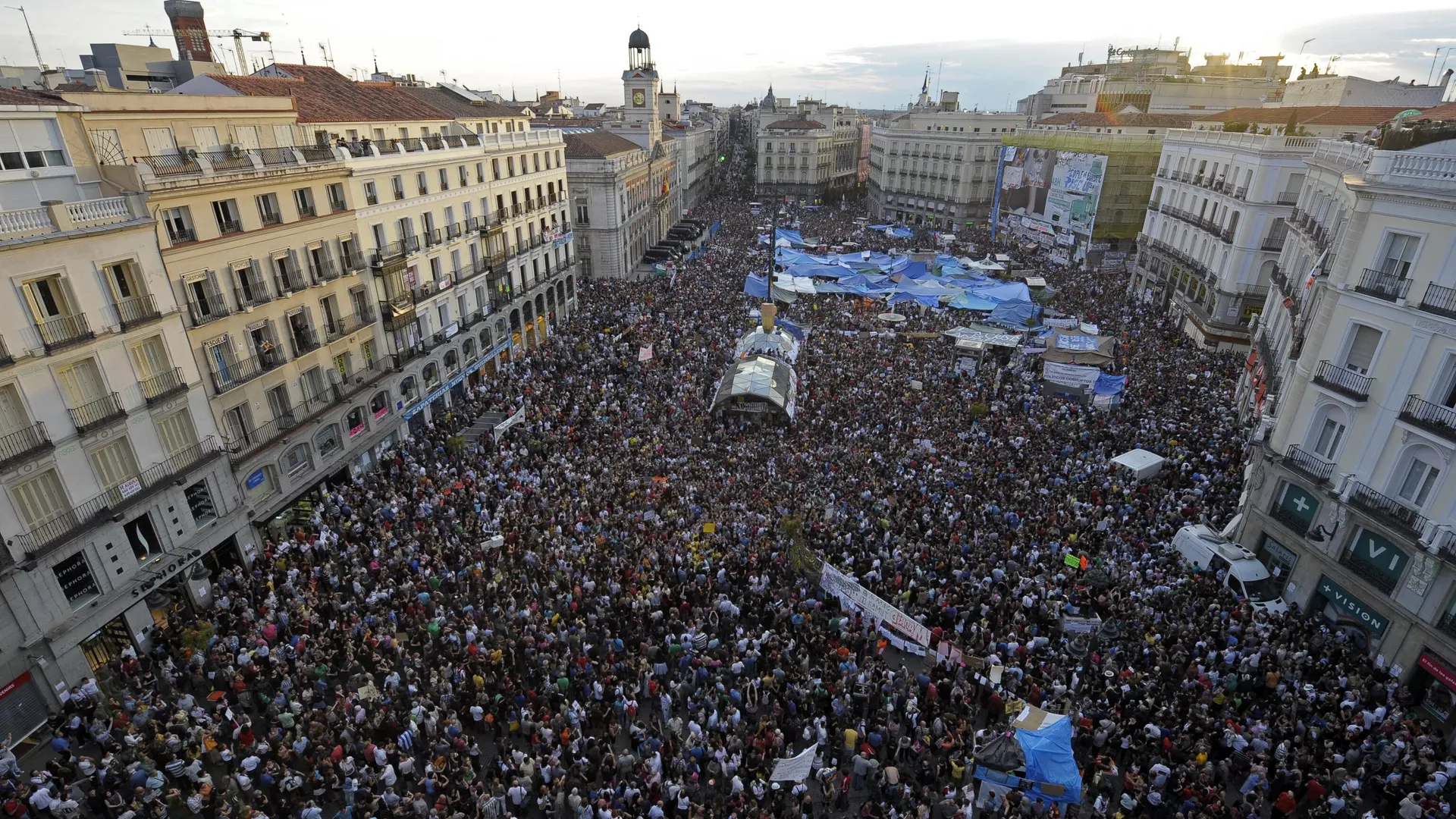 La Puerta del Sol en mayo de 2011 La Puerta del Sol en mayo de 2011 - Sputnik Mundo, 1920, 15.05.2021