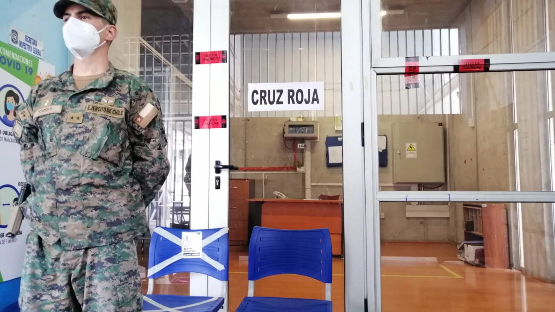 Mega elección en Chile: los votos escrutados el sábado quedaron bajo resguardo de las Fuerzas Armadas durante la noche, en salones cerrados y urnas selladas. Mega elección en Chile: los votos escrutados el sábado quedaron bajo resguardo de las Fuerzas Armadas durante la noche, en salones cerrados y urnas selladas. - Sputnik Mundo, 1920, 16.05.2021