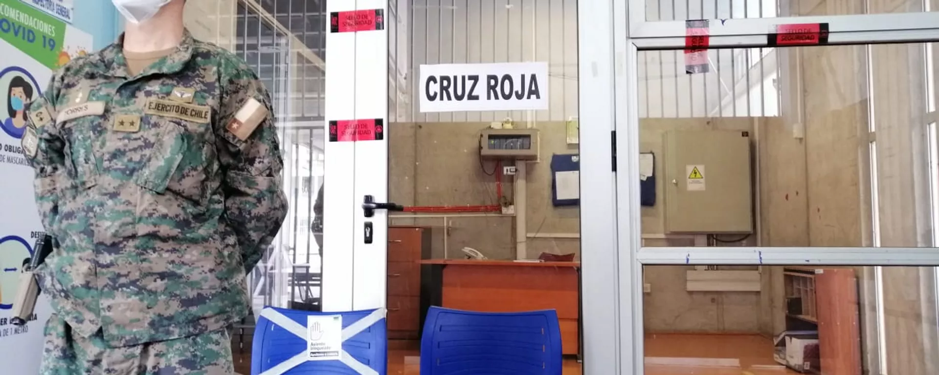 Mega elección en Chile: los votos escrutados el sábado quedaron bajo resguardo de las Fuerzas Armadas durante la noche, en salones cerrados y urnas selladas. Mega elección en Chile: los votos escrutados el sábado quedaron bajo resguardo de las Fuerzas Armadas durante la noche, en salones cerrados y urnas selladas. - Sputnik Mundo, 1920, 16.05.2021