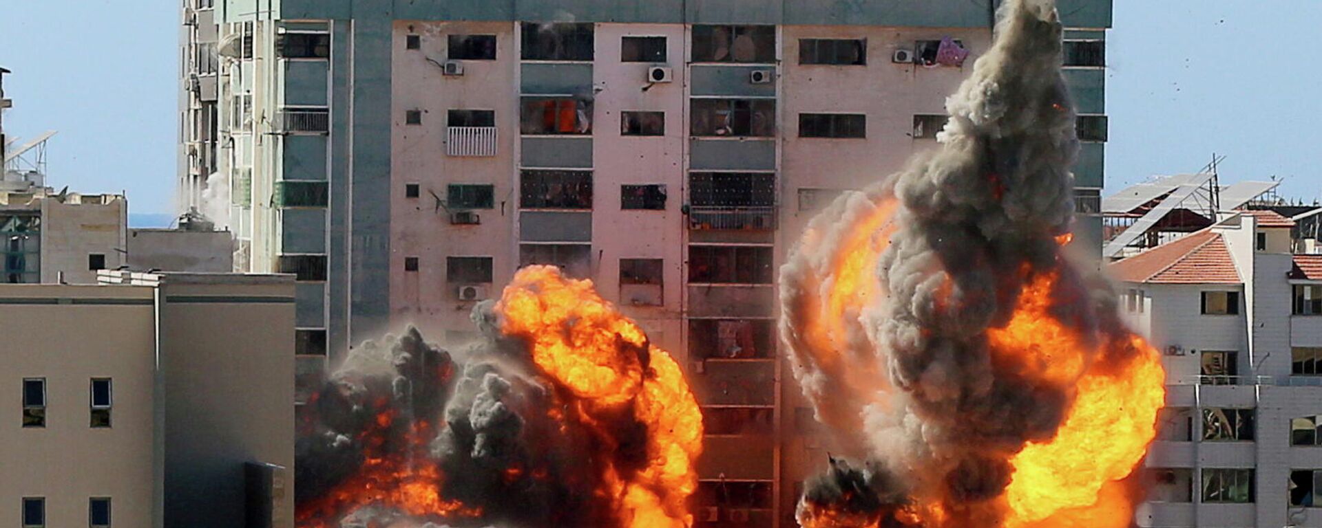 Explosión cerca de un edificio con oficinas de medios de comunicación en la Franja de Gaza - Sputnik Mundo, 1920, 23.05.2021