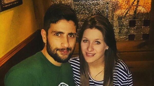 Nacho del Castillo, balonmano español, jugador de Club Balonmano Antequera, y su novia Espe López - Sputnik Mundo