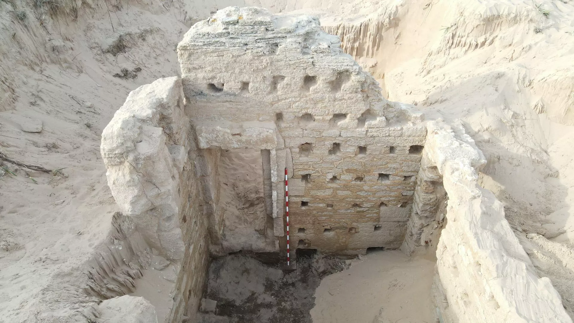 Fachada de una de las habitaciones del balneum romano de Cádiz