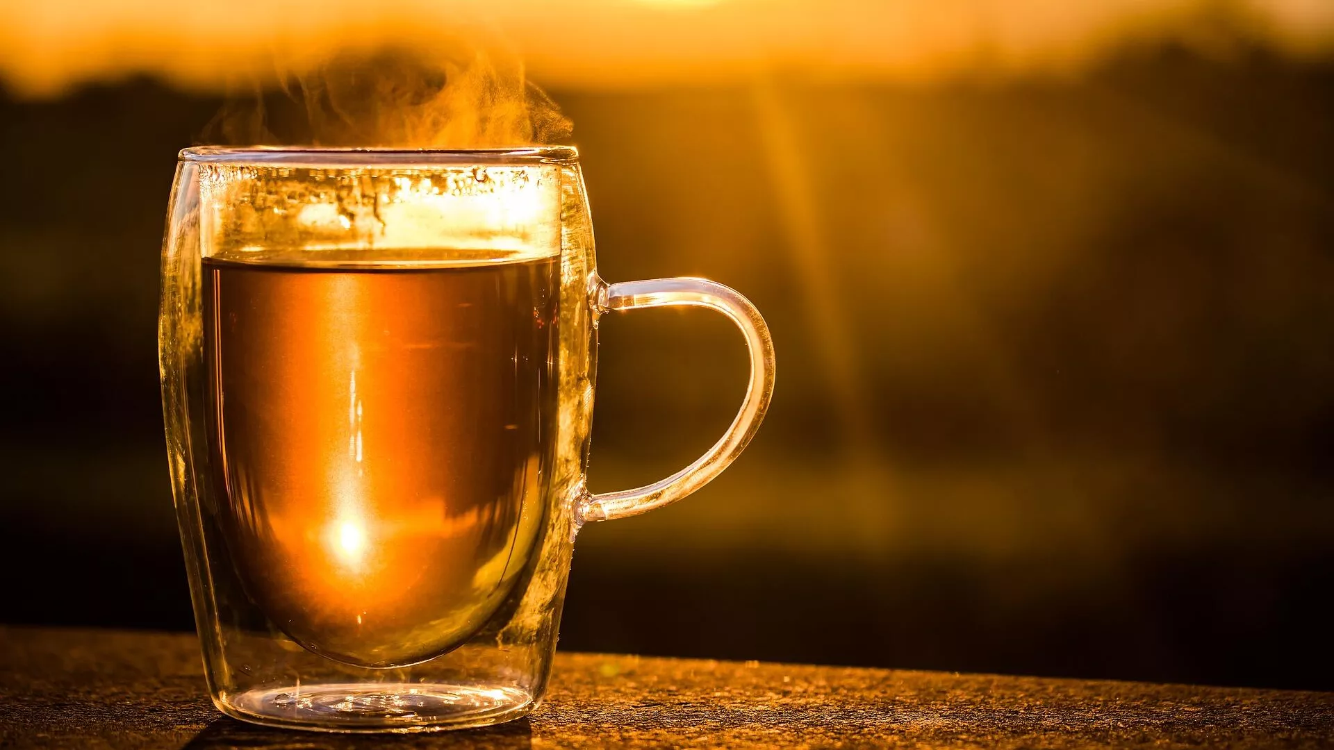 Una taza de té caliente
