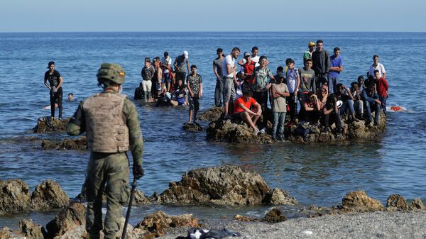 Ciudadanos marruecos en Ceuta - Sputnik Mundo