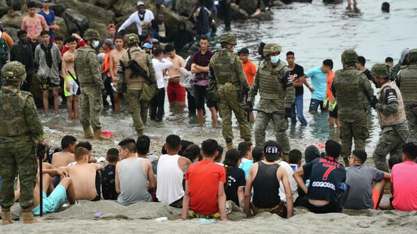 Llegada masiva de migrantes a Ceuta, España - Sputnik Mundo