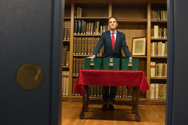 El Dr. Lorente reabre las muestras de ADN que preserva la Universidad de Granada - Sputnik Mundo