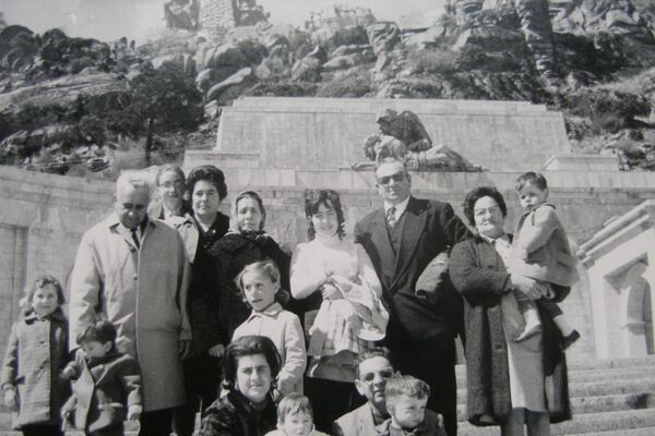 Miguel Ángel Sánchez, afectado por el síndrome de aceite tóxico de Salamanca, de recién nacido con su familia Miguel Ángel Sánchez, afectado por el síndrome de aceite tóxico de Salamanca, de recién nacido con su familia - Sputnik Mundo