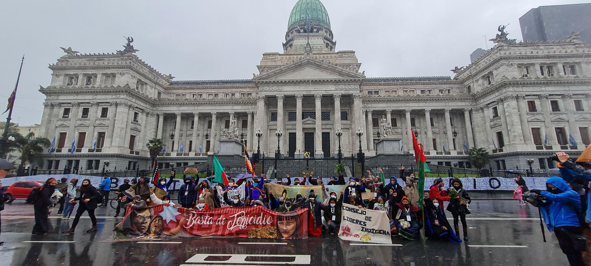 Mujeres indígenas caminaron 2.000 kilómetros desde sus comunidades hasta el Congreso nacional en Buenos Aires Mujeres indígenas caminaron 2.000 kilómetros desde sus comunidades hasta el Congreso nacional en Buenos Aires - Sputnik Mundo, 1920, 23.05.2021