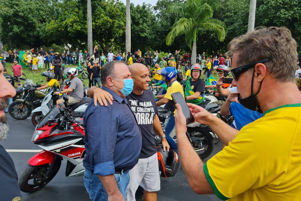 Miles de motoristas se manifestan en Rio de Janeiro en apoyo al presidente Jair Bolsonaro. El propio Bolsonaro les acompañó en el recorrido por las calles de la ciudad, junto al cuestionado ex-ministro de Salud Eduardo Pazuello. Miles de motoristas se manifestan en Rio de Janeiro en apoyo al presidente Jair Bolsonaro. El propio Bolsonaro les acompañó en el recorrido por las calles de la ciudad, junto al cuestionado ex-ministro de Salud Eduardo Pazuello. - Sputnik Mundo