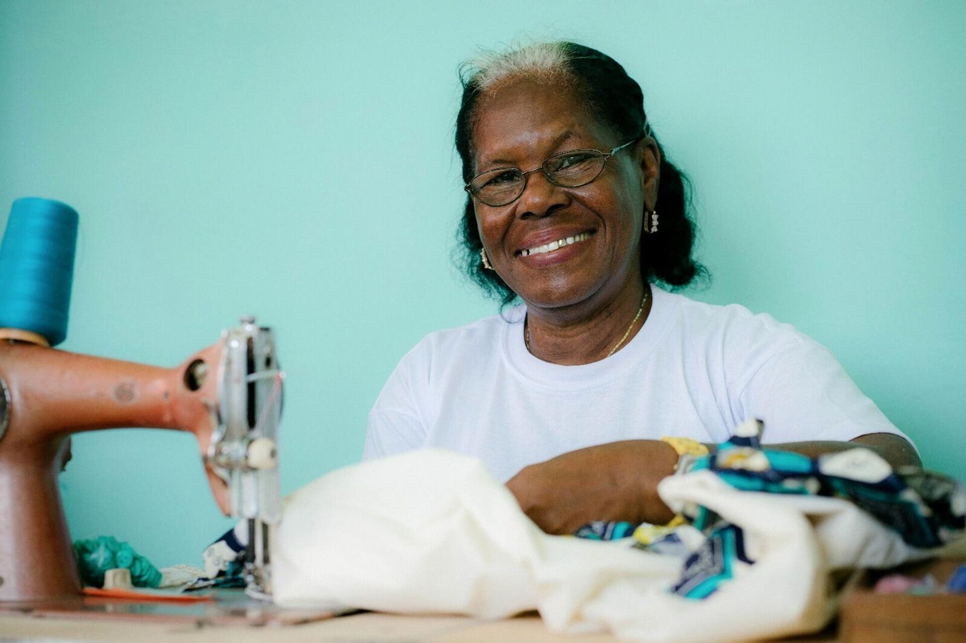 BarbarA' s Power cose mascarillas para grupos de personas vulnerables - Sputnik Mundo, 1920, 24.05.2021