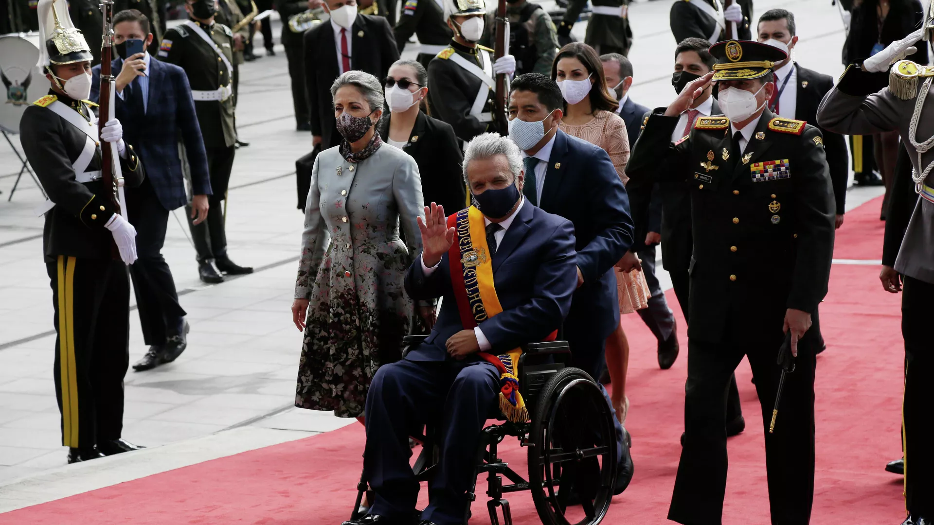 El presidente de Ecuador Lenín Moreno arribando a la ceremonia de asunción de su sucesor Guillermo Lasso