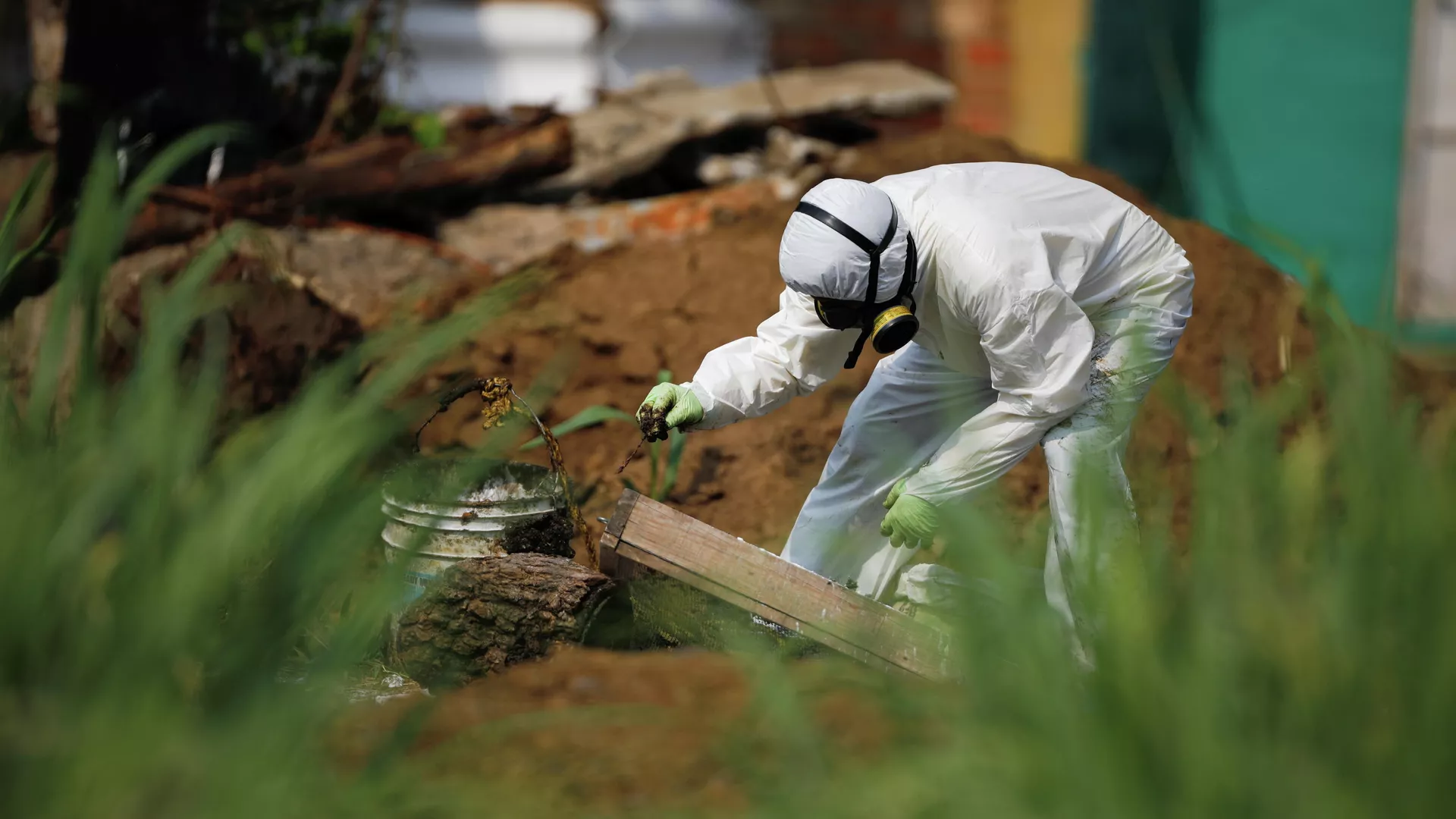 Un cementerio clandestino en el patio de un expolicía en Chalchuapa