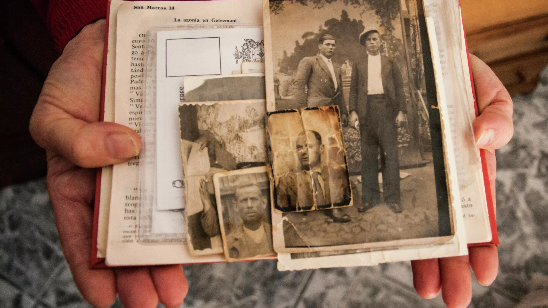 Restos de fotografías y notas de un asesinado en la Guerra Civil o la dictadura Restos de fotografías y notas de un asesinado en la Guerra Civil o la dictadura - Sputnik Mundo, 1920, 26.05.2021