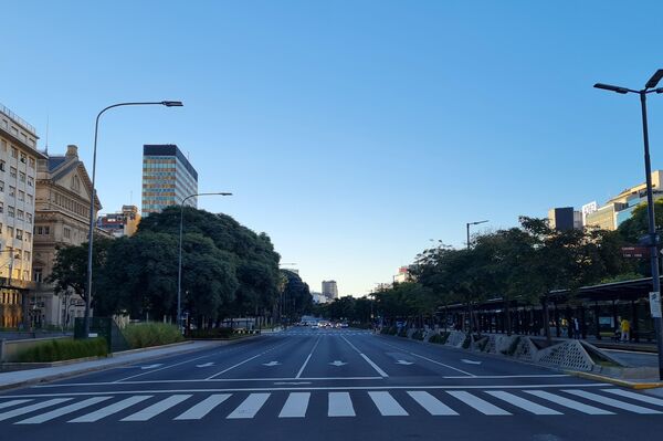 La Avenida 9 de julio desierta durante el 25 de mayo. - Sputnik Mundo