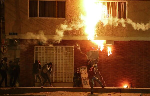 Además, según denuncias, se detuvo de manera arbitraria al menos a 1.430 personas y se cometió violencia sexual contra mas de una veintena de mujeres. - Sputnik Mundo