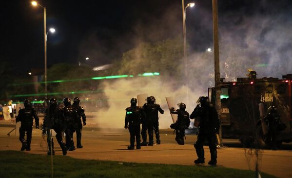 Entre los 139 pacientes atendidos por la Cruz Roja, cinco eran policías mientras que los demás 134 eran civiles. - Sputnik Mundo