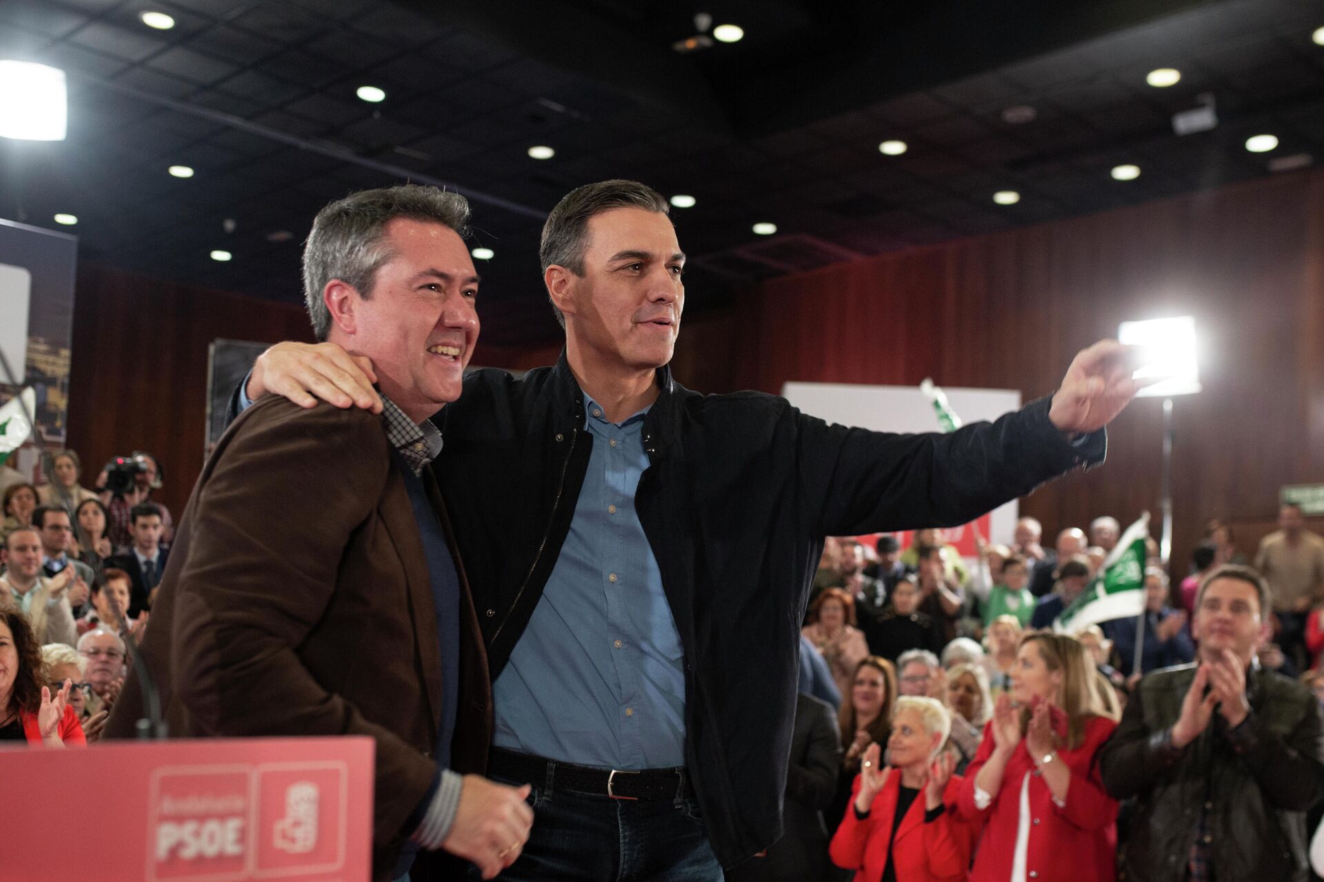 Pedro Sánchez como presidente del Gobierno respaldando a Juan Espadas en Sevilla en 2019 - Sputnik Mundo, 1920, 28.05.2021