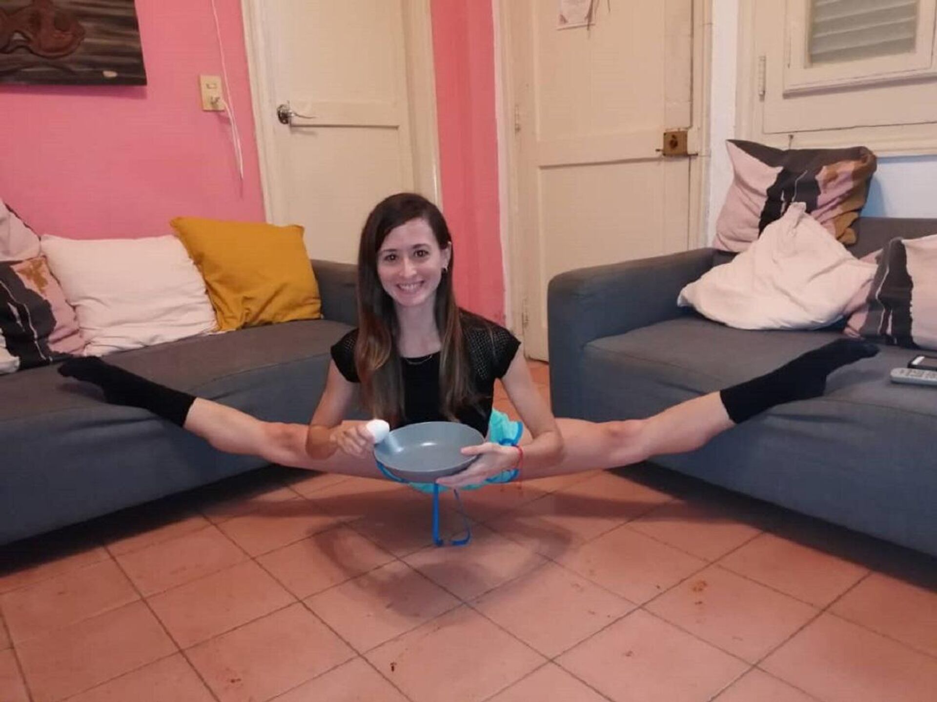  La bailarina Chanell Cabrera Sansón ensaya en todos los espacios de su casa Chanell Cabrera - Sputnik Mundo, 1920, 29.05.2021