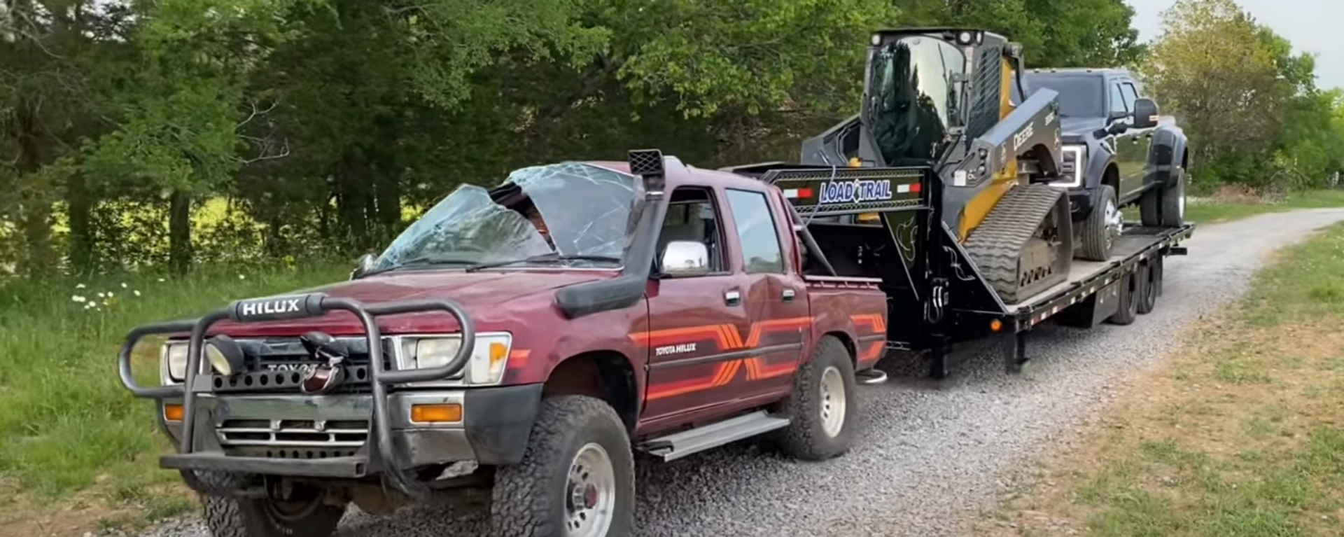 Un Toyota Hilux remolcando la carga de 13.600 kilos - Sputnik Mundo, 1920, 29.05.2021