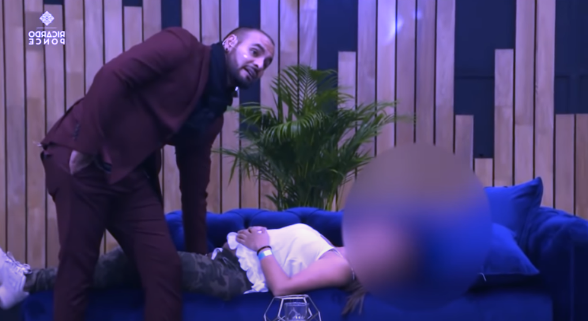 Ricardo Ponce sanando el chakra sexual de una de sus clientes - Sputnik Mundo, 1920, 30.05.2021