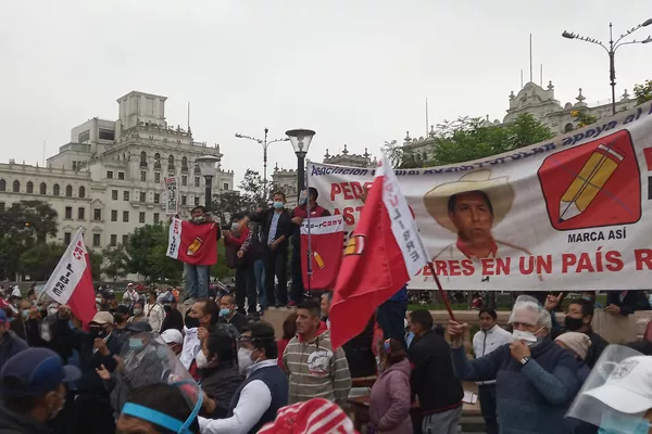 Acto a favor de Pedro Castillo en la plaza San Martín de Lima Acto a favor de Pedro Castillo en la plaza San Martín de Lima - Sputnik Mundo