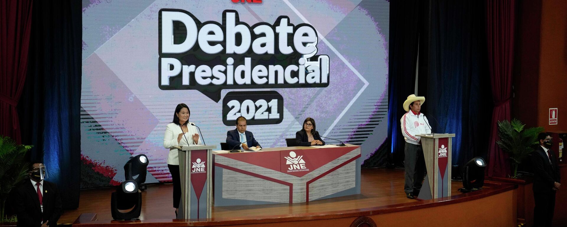 Los dos candidatos presidenciales de Perú, Keiko Fujimori y Pedro Castillo en un debate televisado Los dos candidatos presidenciales de Perú, Keiko Fujimori y Pedro Castillo en un debate televisado - Sputnik Mundo, 1920, 31.05.2021
