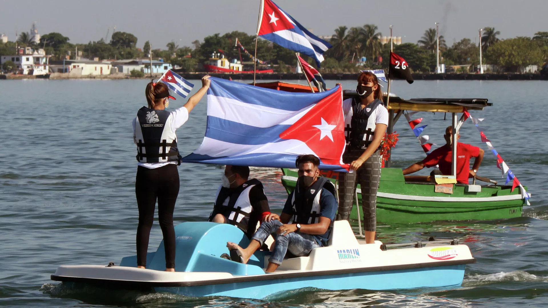 Unos jóvenes cubanos en la provincia de Cienfuegos realizan regata para condenar bloqueo de EEUU a Cuba Unos jóvenes cubanos en la provincia de Cienfuegos realizan regata para condenar bloqueo de EEUU a Cuba - Sputnik Mundo, 1920, 23.09.2026