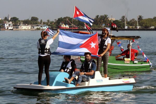 Unos jóvenes cubanos en la provincia de Cienfuegos realizan regata para condenar bloqueo de EEUU a Cuba - Sputnik Mundo