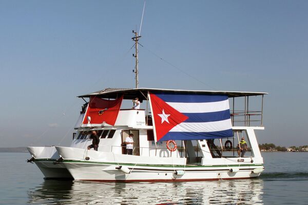 Unos jóvenes cubanos en la provincia de Cienfuegos realizan regata para condenar bloqueo de EEUU a Cuba - Sputnik Mundo