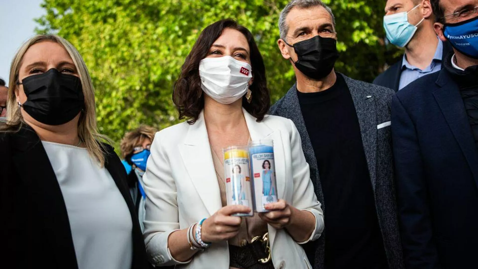 La presidenta de la Comunidad de Madrid, Isabel Díaz Ayuso, con sus velas La presidenta de la Comunidad de Madrid, Isabel Díaz Ayuso, con sus velas - Sputnik Mundo, 1920, 01.06.2021