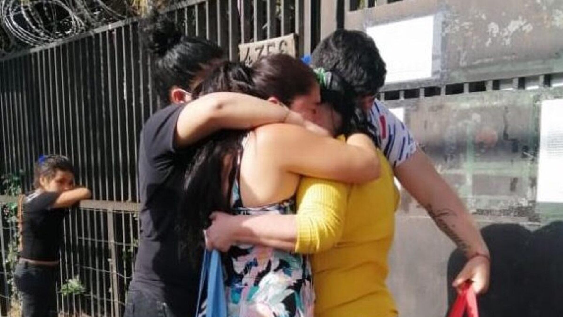 Erika con su hija y sus nietos al momento de ser liberada
Erika con su hija y sus nietos al momento de ser liberada
- Sputnik Mundo, 1920, 01.06.2021