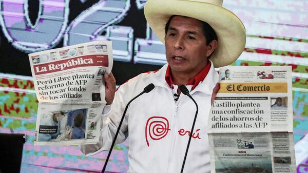 El candidato a la presidencia de Perú Pedro Castillo, en el debate con Keiko Fujimori - Sputnik Mundo