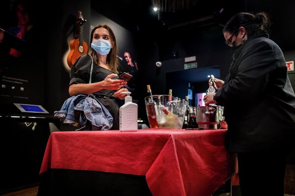 Entrada y cóctel previo en el tablao flamenco Cardamomo, del centro de Madrid - Sputnik Mundo